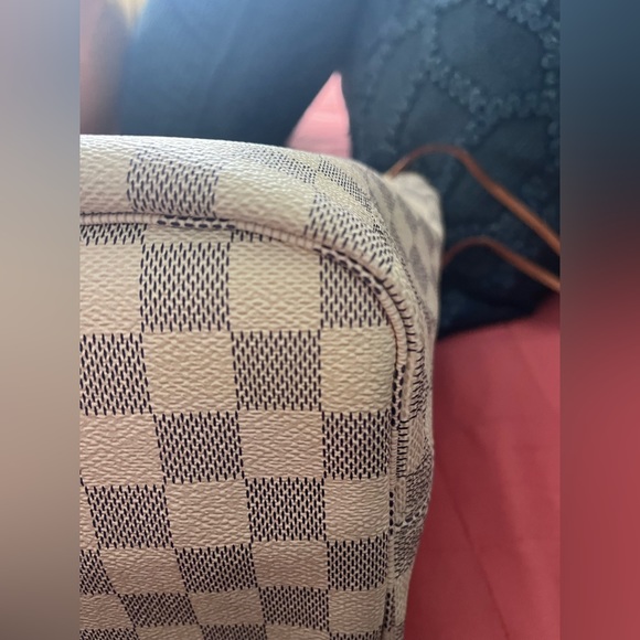 Louis Vuitton Neverfull MM - Picture 12 of 16